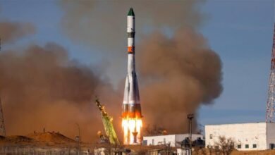Cargueiro russo é atracado à ISS com controle remoto após piloto automático falhar