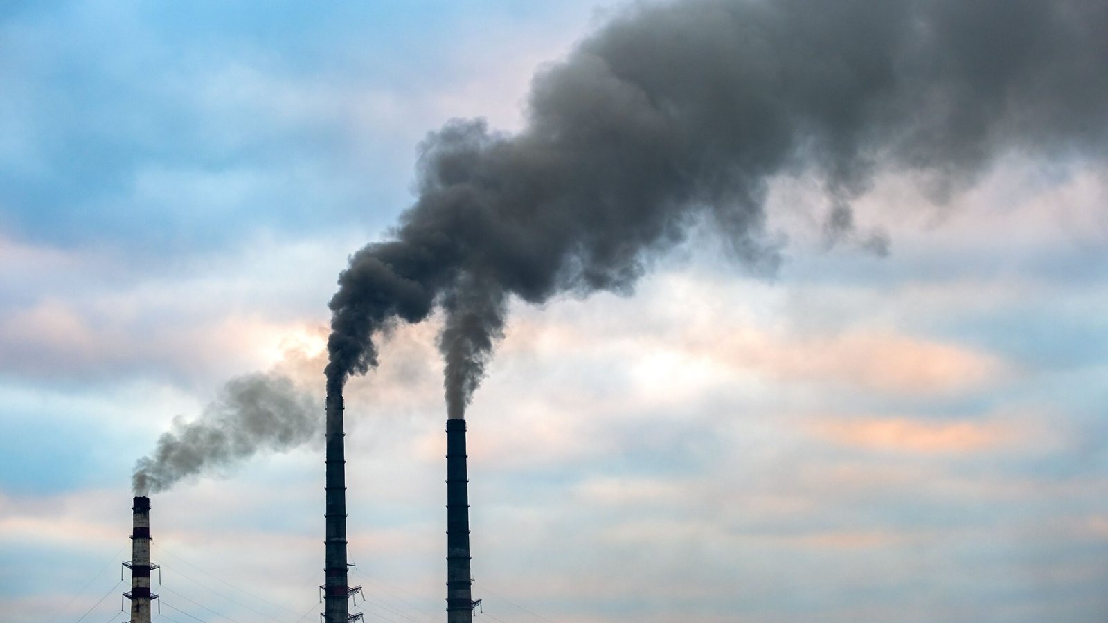 Emissões de carbono quebram recorde e fortalecem aquecimento global