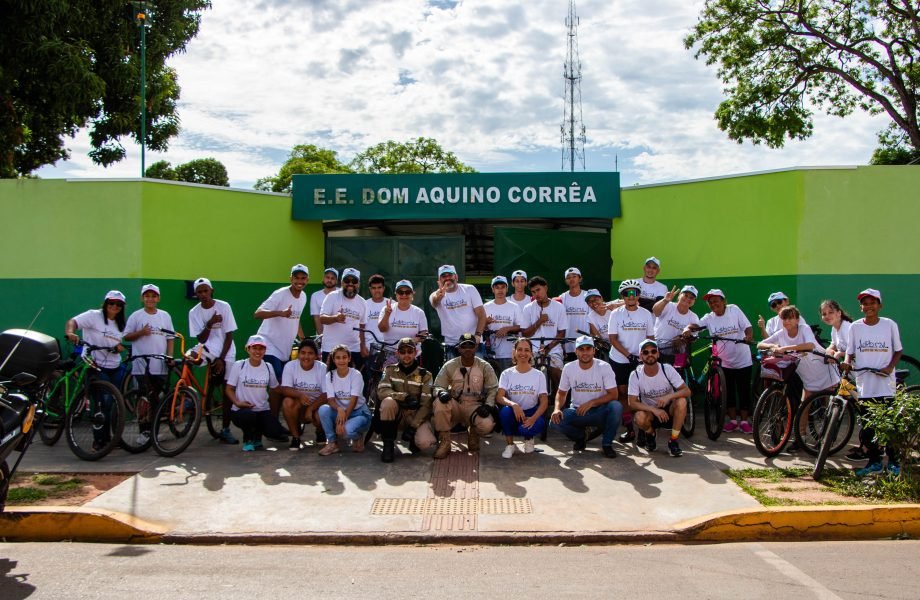 Encerrando as ações nas escolas de TL, Deptran promoveu passeio ciclístico com alunos da E.E Dom Aquino