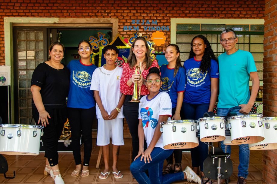 Prefeitura de Três Lagoas entrega novos instrumentos para a Banda Cristo Redentor