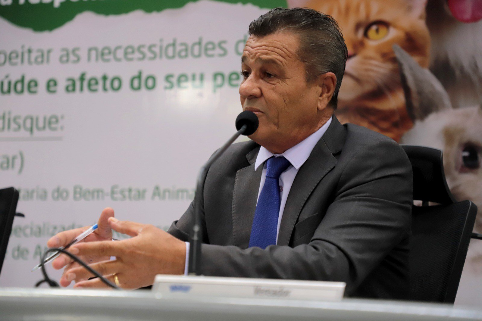 Vereador Delei Pinheiro reivindica redutor de velocidade, limpeza de terreno e patrolamento em ruas