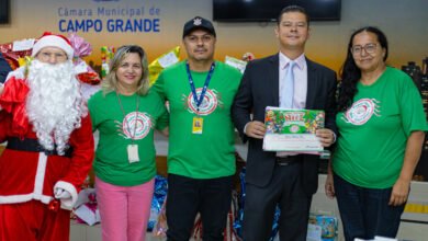 Vereador Otávio Trad participa da entrega dos presentes arrecadados para campanha Papai Noel dos Correios