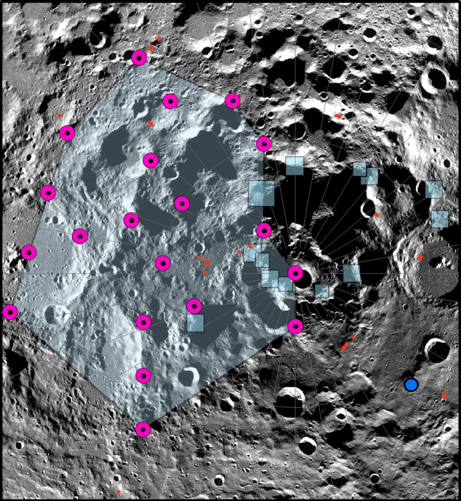 Os pontos magentas representam os possiveis epicentros de fortes terremotos no polo Sul lunar e os pontos azul claro os locais onde poderão acontecer o pouso da Artemis 3 (Crédito: NASA/LRO/LROC/ASU/Smithsonian Institution)