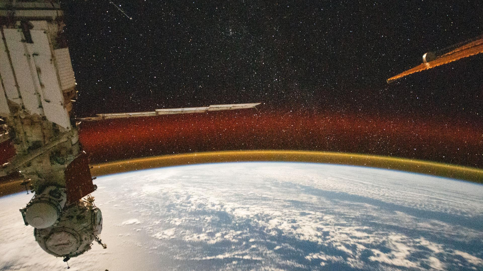Airglow: foto da ISS mostra como é brilho no ar visto do espaço