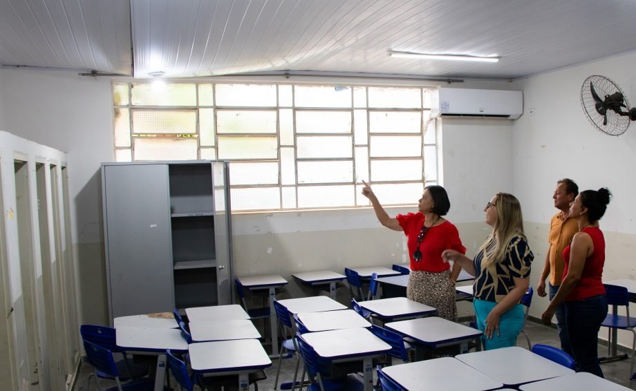 Após estragos da última chuva, Prefeitura de TL inicia reparos em escola municipal Irmã Scheilla