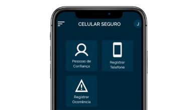 Montagem de celular com aplicativo Celular Seguro aberto