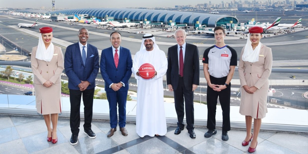 Emirates fecha acordo “plurianual” e é nova parceira aérea global da NBA