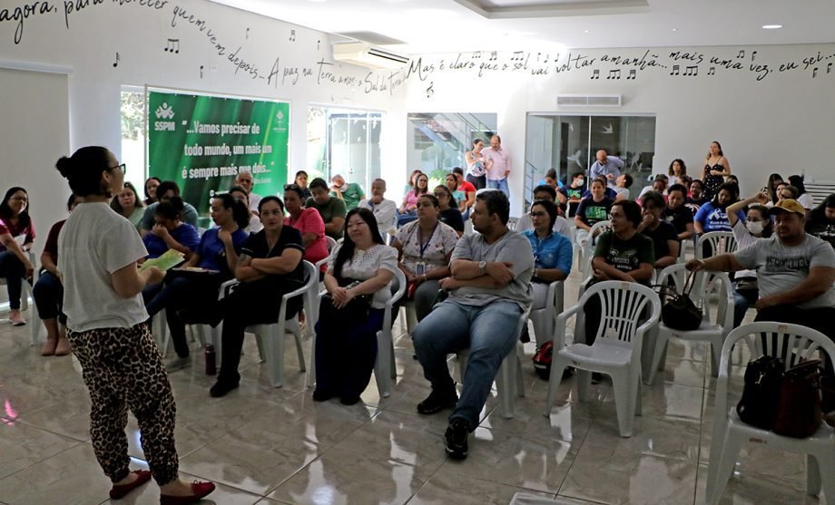 SMS promove palestra sobre cuidados com a saúde mental para seus servidores