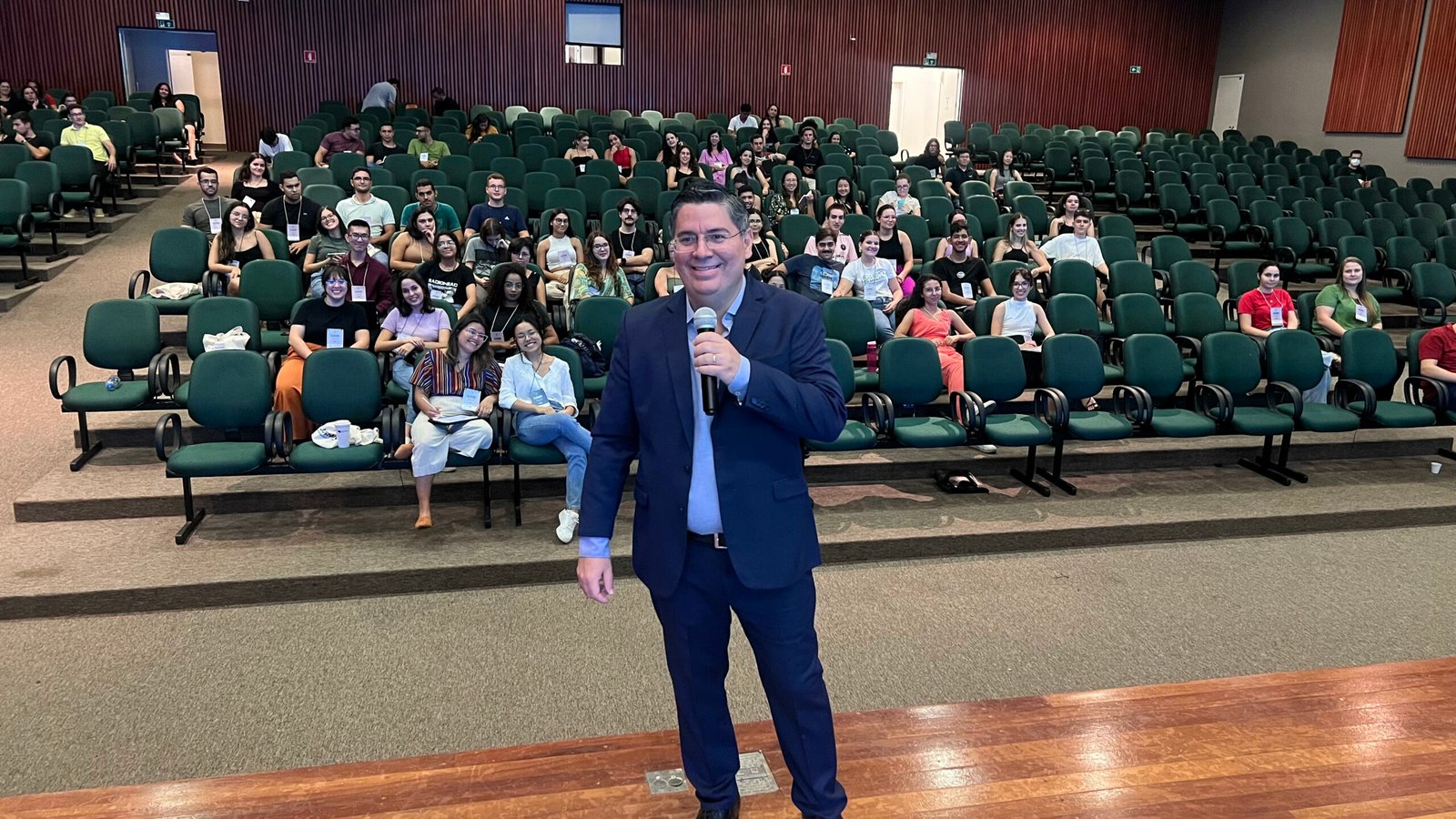 III JORMED: Dr. Victor Rocha faz palestra sobre câncer de mama na UEMS