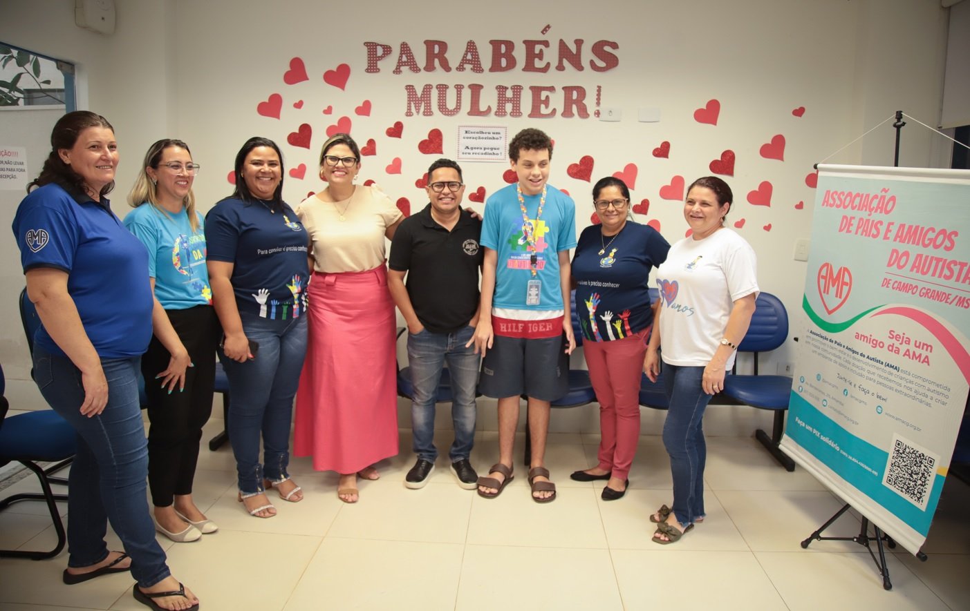 Papy visita instituição para pessoa com TEA e Emei para discutir educação especial