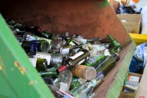 População movimenta o Drive Thru da Reciclagem com descarte de milhares de resíduos