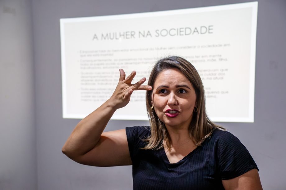 SMAS e CIL proporcionam encontro de mulheres da comunidade surda