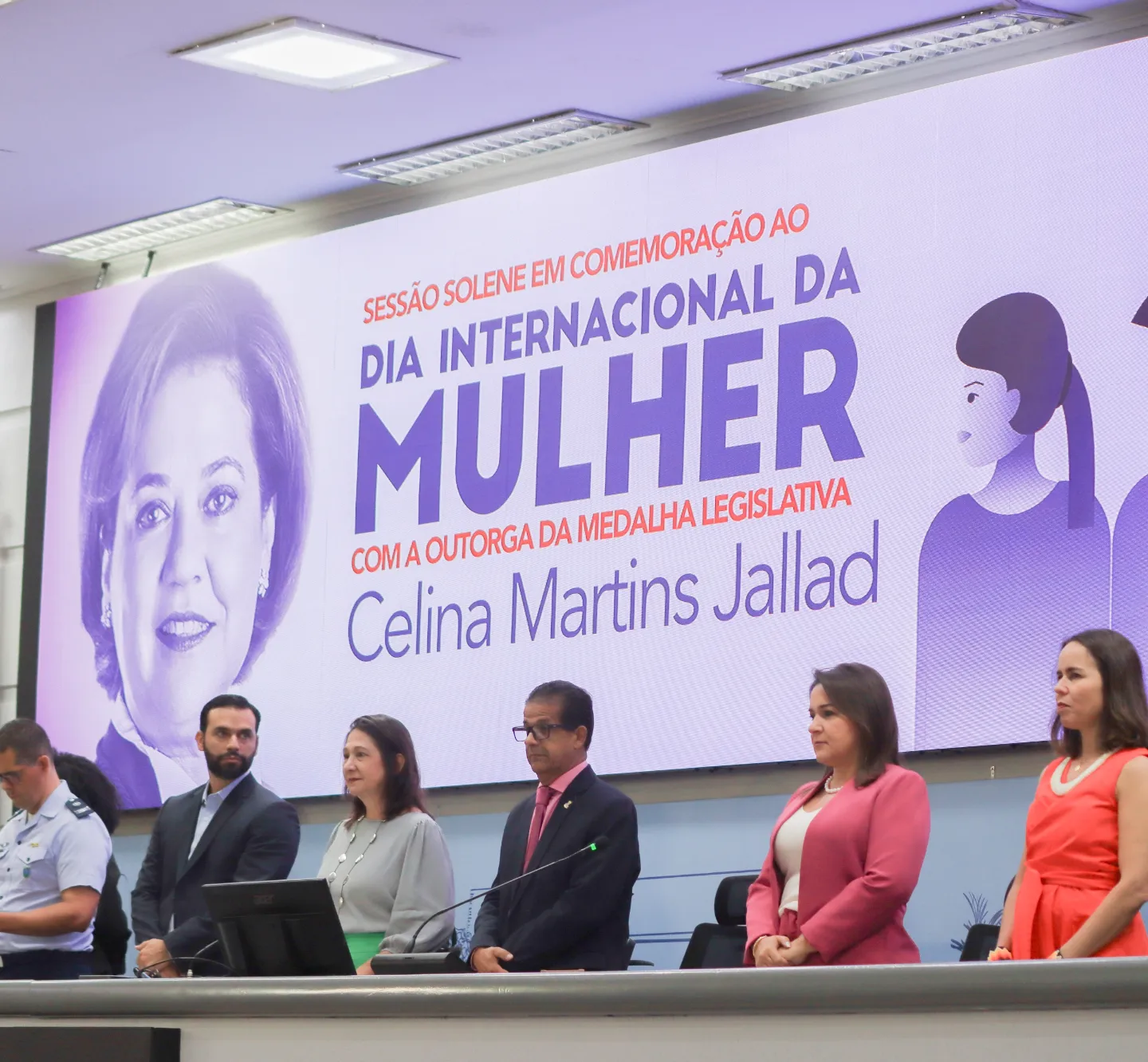 Vereador Edu Miranda participou da sessão solene em homenagem ao Dia Internacional da Mulher na Câmara Municipal