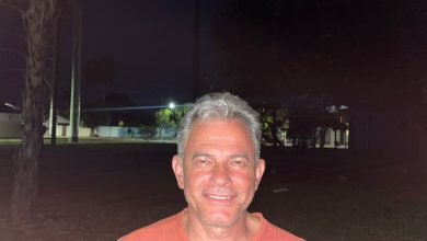 Vereador Zé da Farmácia visita praça sem iluminação no Caiçara