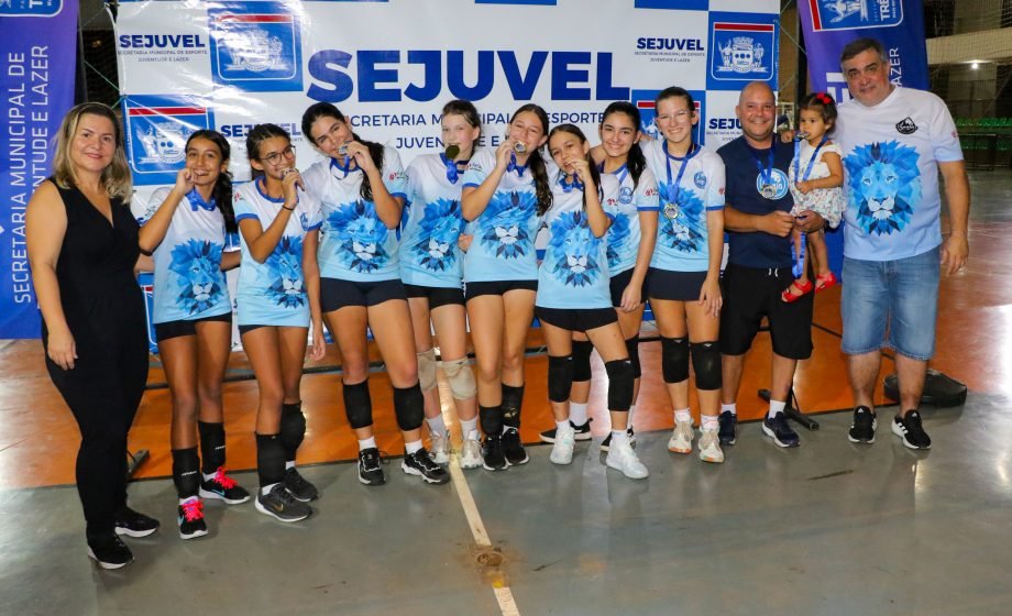 Colégio Anglo é o campeão do vôlei feminino do JETs Sub-14