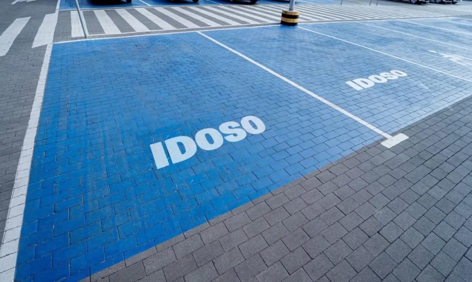 Deptran estará no Tia Nega emitindo cartão de estacionamento para idosos