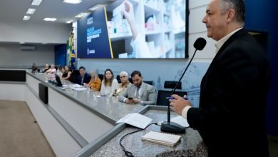 Em audiência pública, vereador Prof. André Luis debate a falta de medicamento da rede pública
