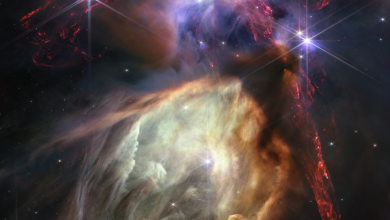 “Espirros” de estrelas bebês revelam mistérios sobre formação estelar