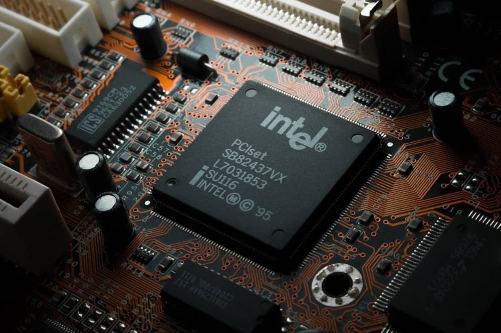 Intel revela aumento de receita no primeiro trimestre de 2024