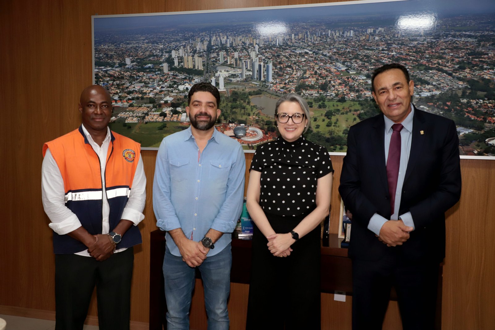 Presidente Carlão recebe secretária municipal de saúde que fala sobre a iminência de Decreto de Situação de Emergência na Saúde