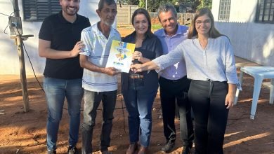 Vereador Delei participou da assinatura dos contratos do loteamento Lagoa Dourada