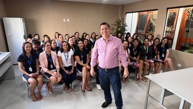 Dr. Victor Rocha realiza bate-papo sobre Saúde da Mulher e Câncer de Mama com as Colaboradorasda Unisaúde