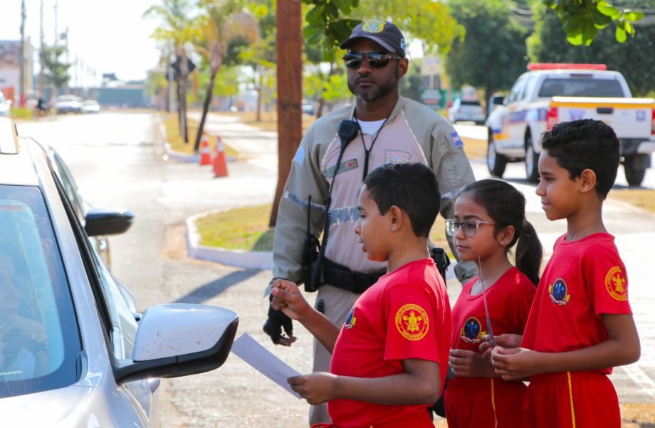 SMAS e “Bombeiros do Amanhã” promovem blitz educativa em prol do junho prata