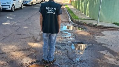 Vereador Tiago Vargas solicita serviço de tapa-buracos no bairro Monte Castelo