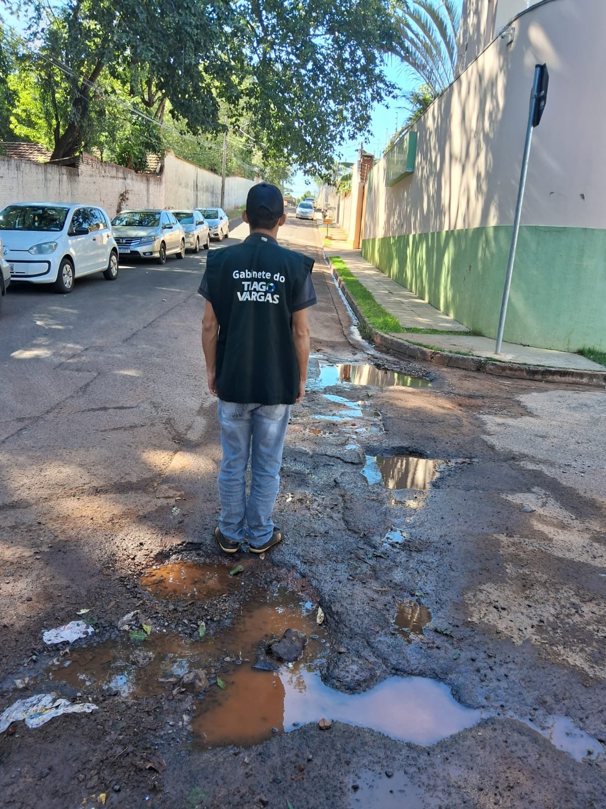Vereador Tiago Vargas solicita serviço de tapa-buracos no bairro Monte Castelo