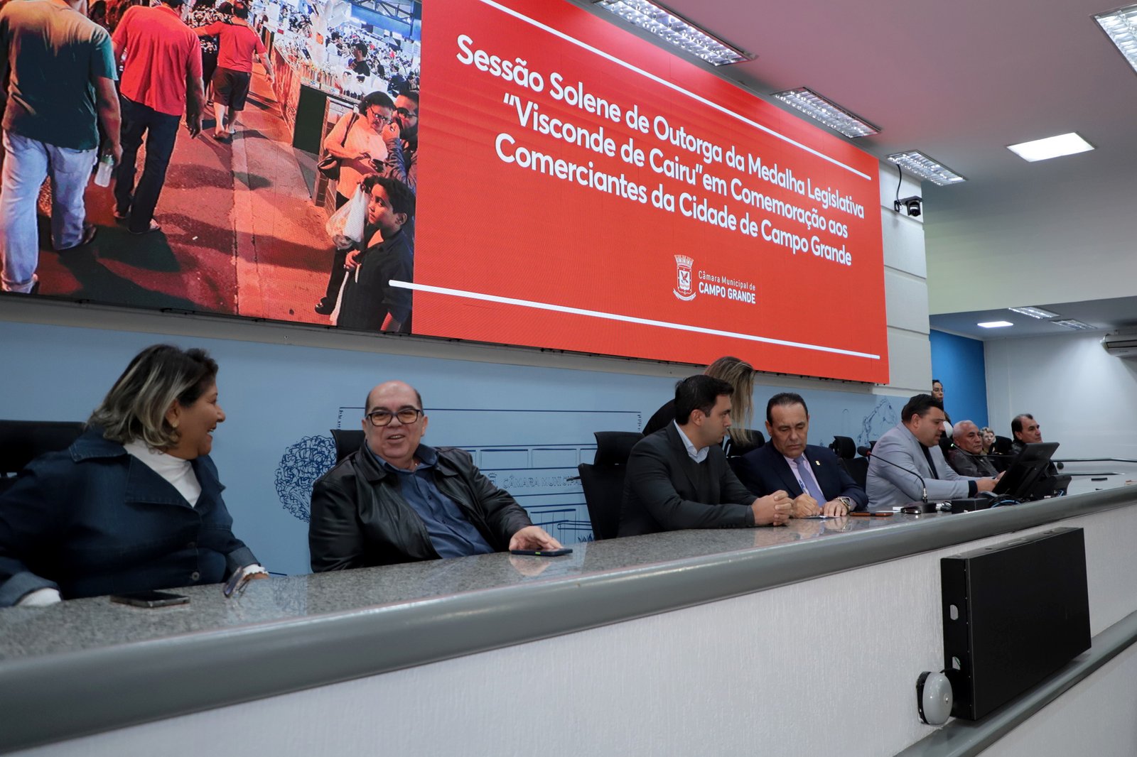 Comerciantes são homenageados durante sessão solene na Câmara de Vereadores