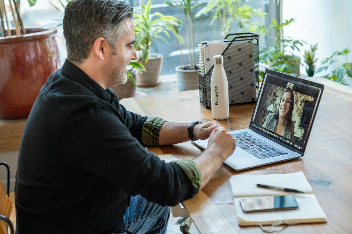 Como colocar fundo no Google Meet pelo computador