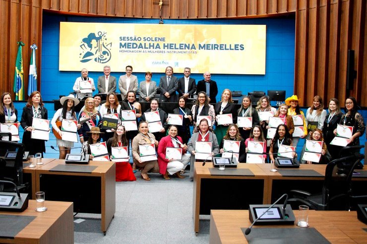 Deputado Hashioka homenageia duas musicistas com Medalha Helena Meirelles na Alems