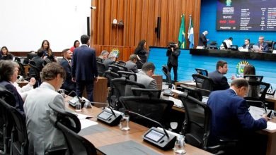 Parlamentares devem votar dois projetos na sessão desta quarta-feira