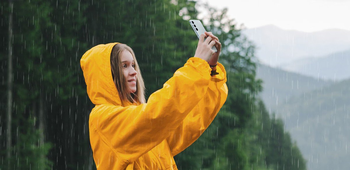 Pode mexer no celular quando está trovejando? Entenda