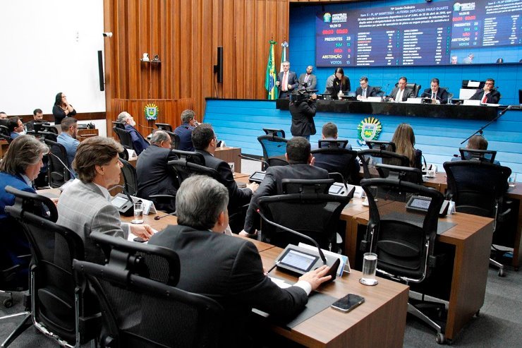 Deputados devem votar quatro projetos na última sessão da semana